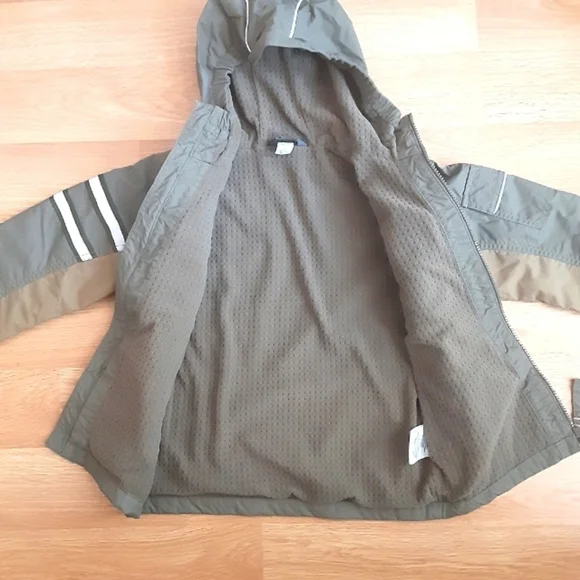 MEC‎ Waterproof Fall/Spring jacket,kids size 5 - Picture 3 of 10